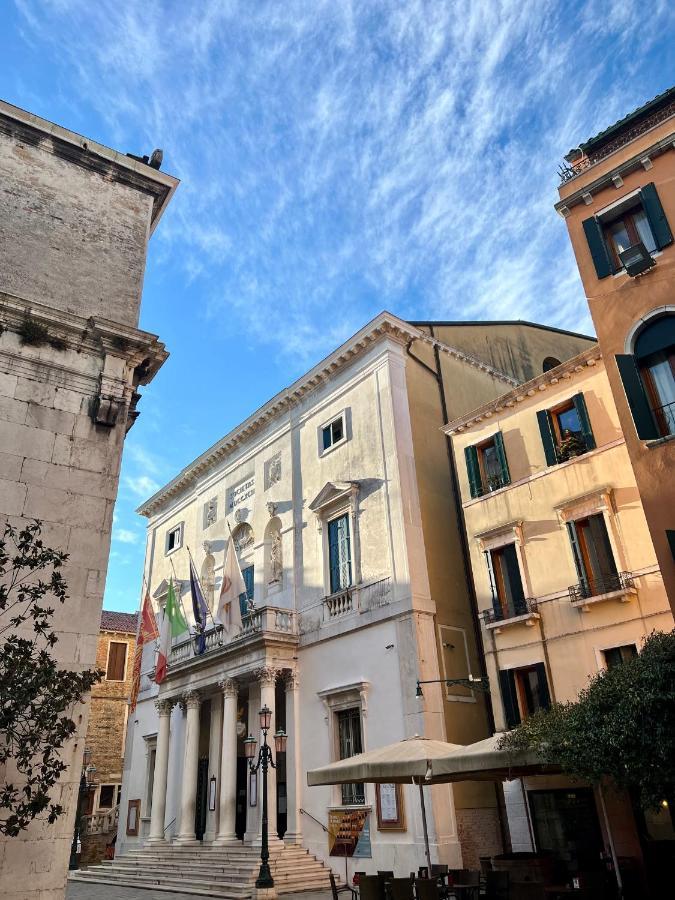 Apt Teatro Veneţia Exterior foto